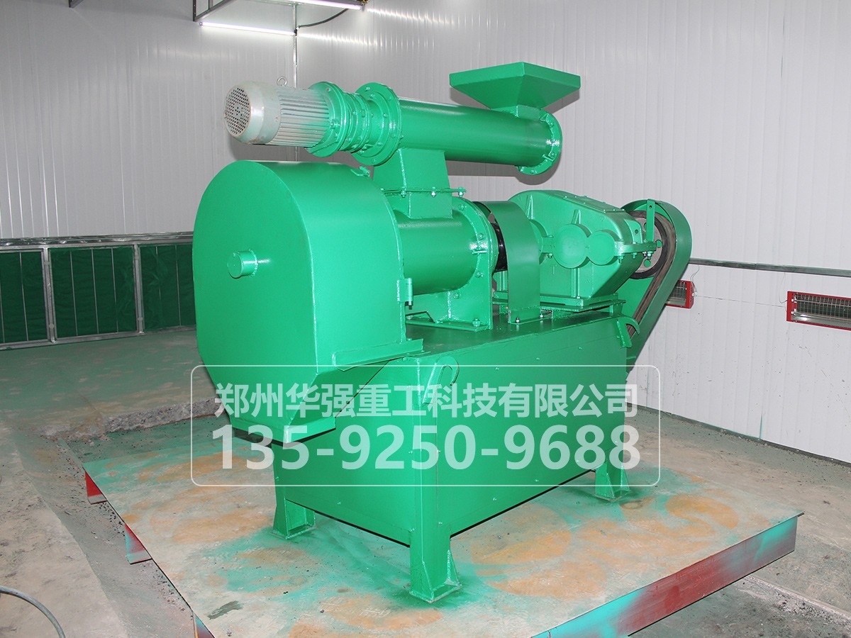 羊糞發(fā)酵有機肥現(xiàn)場及生產(chǎn)設(shè)備