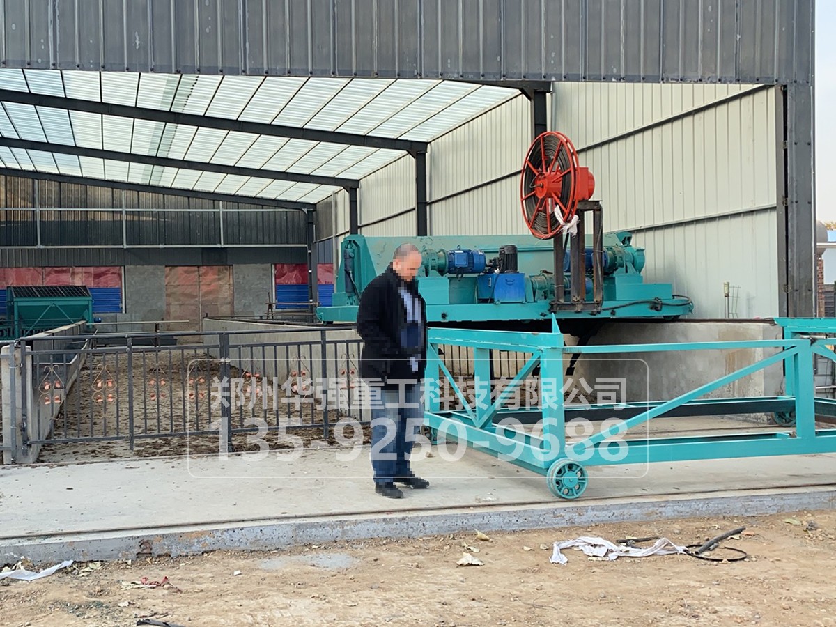 有機(jī)肥翻堆機(jī)